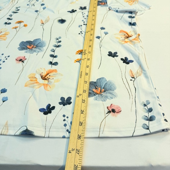 Chic Floral V-Neck Short Sleeve Top - Picture 8 of 11